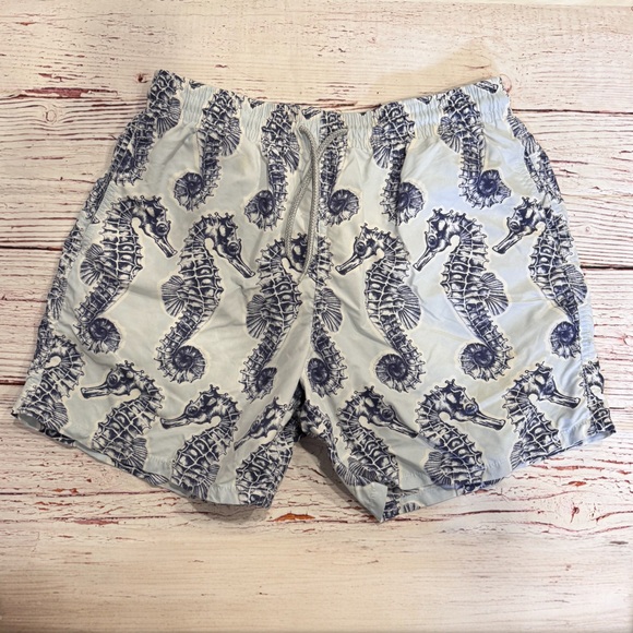 Vilebrequin Morrea Swim Trunks 5.5” in Navy and White Seahorse Print Sz XL - Picture 2 of 10